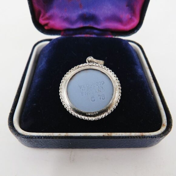 Wedgwood Vintage Rolls Royce Spirit of Ecstacy Blue Jasperware Cameo Pendant - Picture 6 of 11